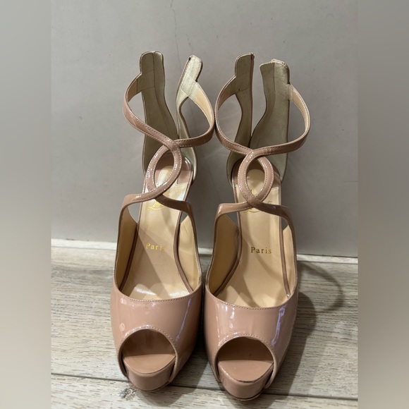 Tan Christian Louboutin size 38 made in Italy - Picture 2 of 5